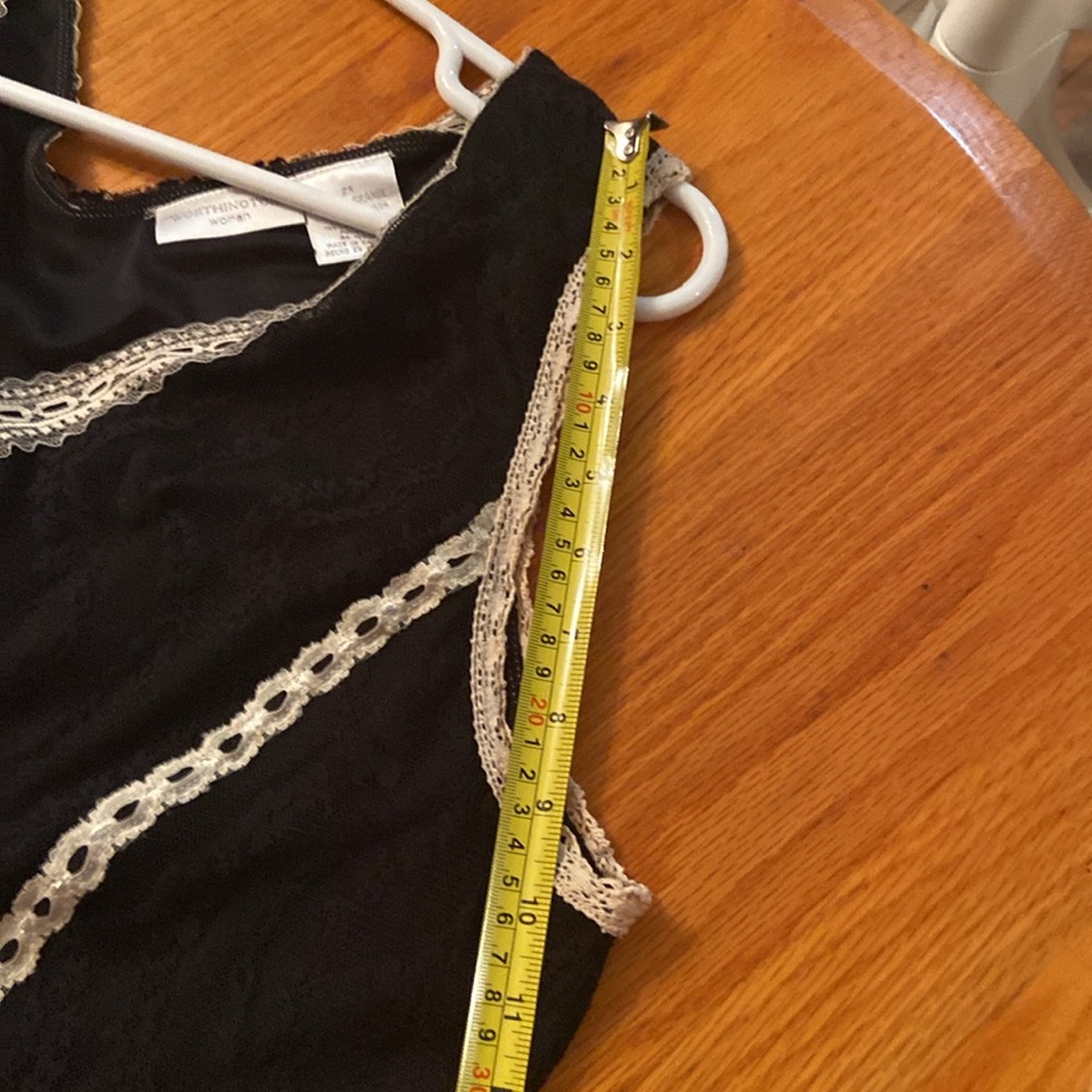 Lace v-neck tank - Picture 8 of 8